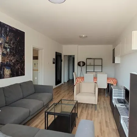 5 Min To The Shared Incl Netflix - Private In 3 Bdr Apartment *