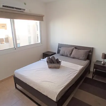 Apartment 5 Min To The Shared - Private In 3 Bdr Larnaca
