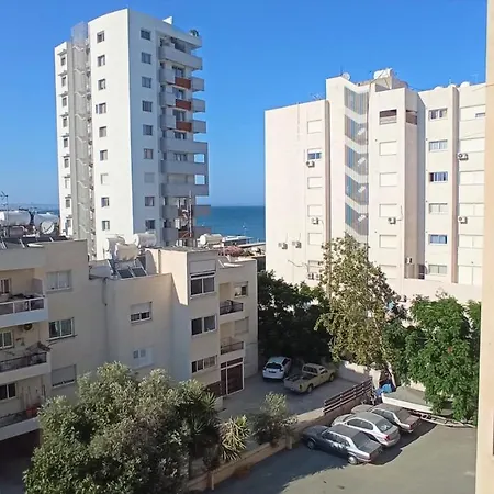 Apartment 5 Min To The Shared Incl Netflix - Private In 3 Bdr Larnaca