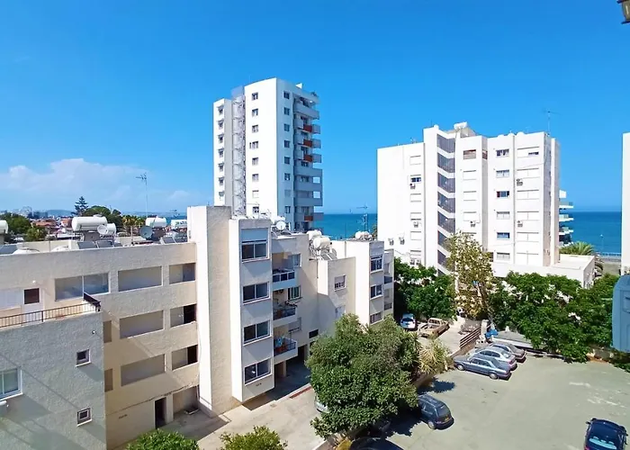 5 Min To The Shared - Private In 3 Bdr * לרנקה