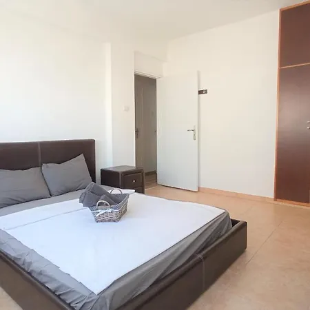 5 Min To The Shared - Private In 3 Bdr * לרנקה