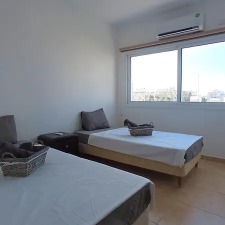 5 Min To The Shared - Private In 3 Bdr דירה